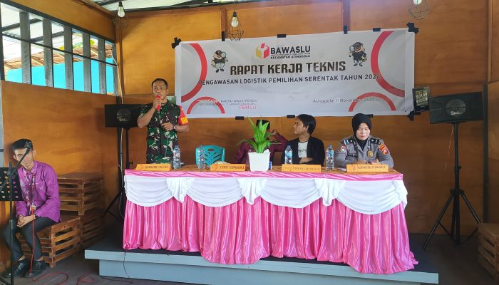 Lettu Inf Armin Saleh A. L Saat Memberikan Sambutan Pada rapat kerja teknis pengawasan logistik dan masa tenang kampanye