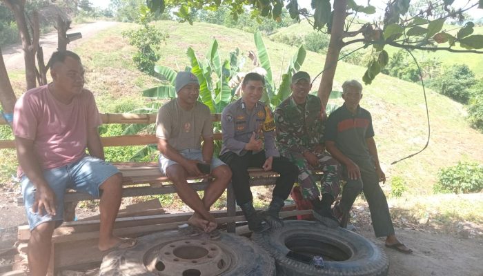 Serda Jemsi Rende dan Bripka Wiryo Lawani Tingkatkan Kamtibmas Melalui Komsos di Desa Monano