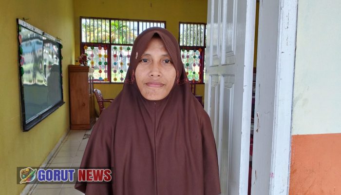 Kunjungan PKM Anggrek, Memberikan Imunisasi Difteria dan Tetanus di SDN 16 Anggrek