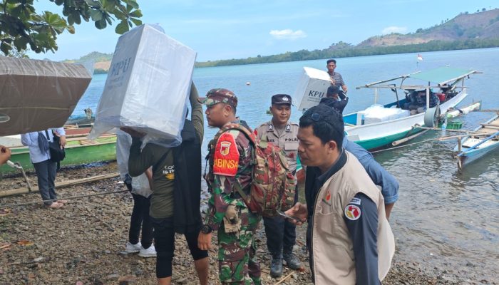 Praka Septo Triono bertugas mengawal logistik Pilkada ke Desa Dudepo