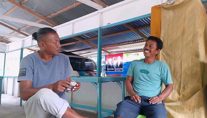 Truk Oleng Tabrak Rumah Warga di Desa Botumoputi Tibawa