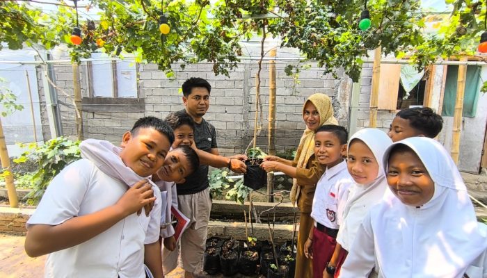 Eksplorasi Kebun Anggur! Siswa SDN 10 Anggrek Raih Ilmu dan Inspirasi Bertani