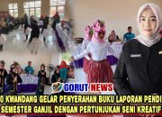 SDN 10 Kwandang Gelar Penyerahan Buku Laporan Pendidikan Semester Ganjil dengan Pertunjukan Seni Kreatif