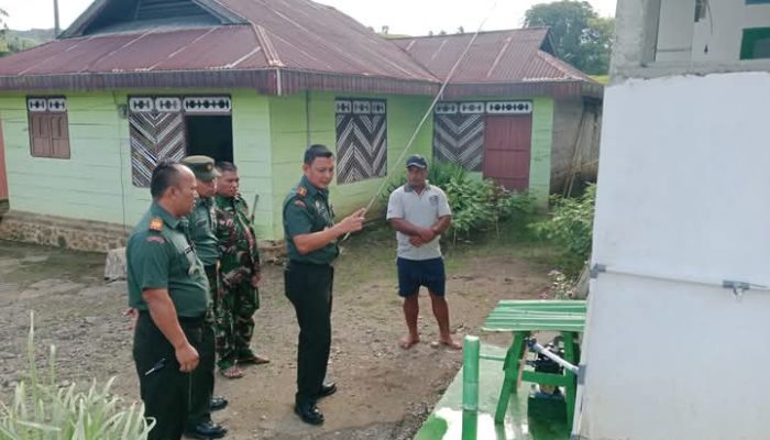 DANDIM 1314/GORUT TINJAU LANGSUNG
PEMBANGUNAN SARANA AIR BERSIH DI DESA ILANGATA