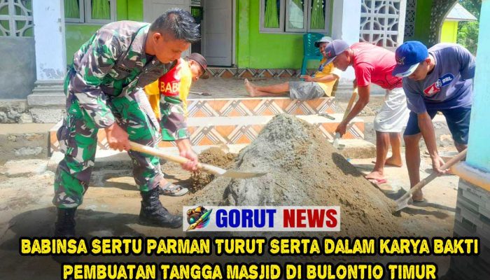 Babinsa Sertu Parman Turut Serta dalam Karya Bakti Pembuatan Tangga Masjid di Bulontio Timur