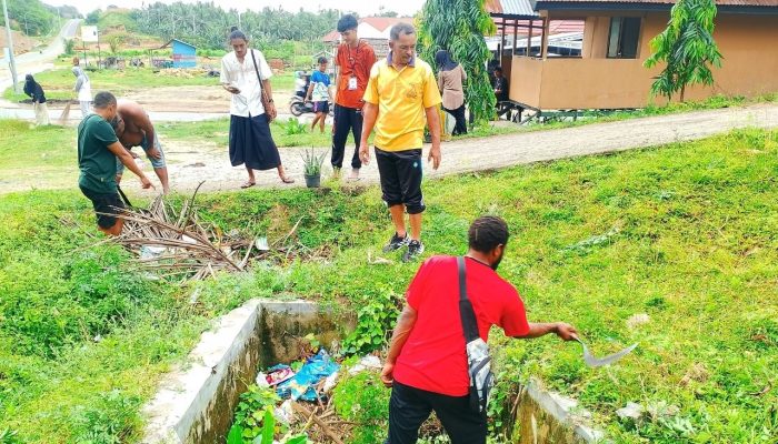 Kepala Desa Botumoputi Pimpin Kerja Bakti Bersama Mahasiswa KKN Universitas Ichsan