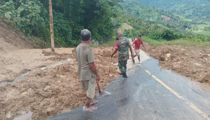 Peltu Yusuf Rombe Turut Serta Dalam Pembersihan Material Longsor Di Desa Sembihingan
