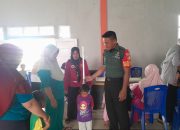 Babinsa Koramil 1314-03/ Sumalata Dampingi Kegiatan Posyandu di Desa Bulontio Timur