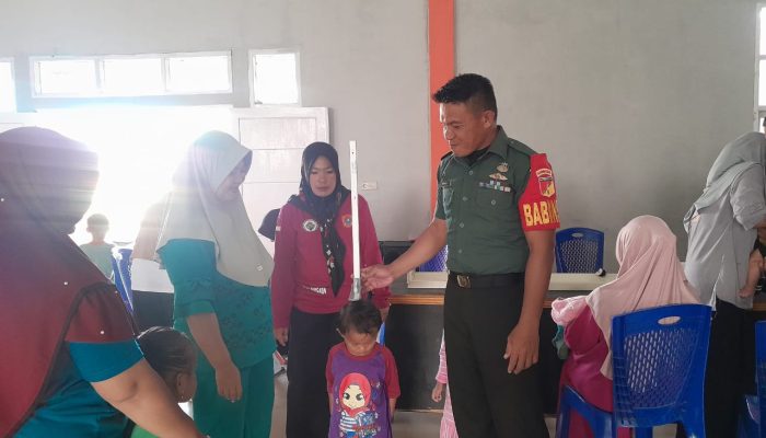 Babinsa Koramil 1314-03/ Sumalata Dampingi Kegiatan Posyandu di Desa Bulontio Timur