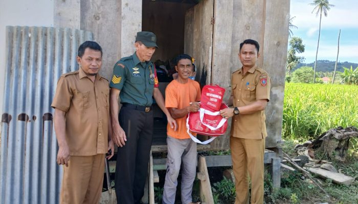 Serma Mody HM Turut Serta dalam Penyaluran Bantuan bagi Korban Banjir di Desa Motomingo