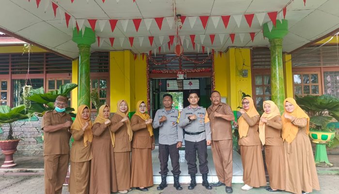 Bhabinkamtibmas Polsek Limbar Beri Pembinaan Karakter di SMPN 1 Limbar