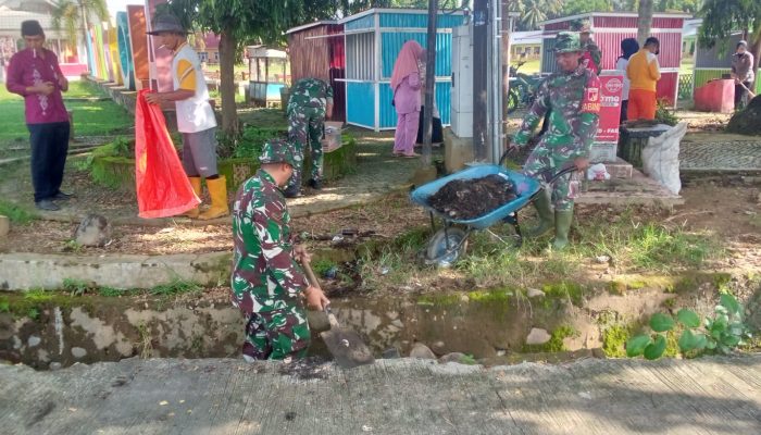Koramil 1314-02/Atinggola Bersama Forkopimcam Bersihkan Lapangan Dan Drainase Kecamatan