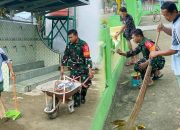 Babinsa Bersama Pengurus Masjid Gelar Kerja Bakti Sambut Ramadhan
