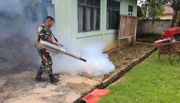 Kodim 1314/Gorut Gelar Penyemprotan Fogging untuk Mencegah DBD