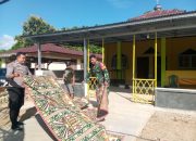TNI-Polri dan Warga Bersihkan Masjid Nurul Taqwa Sambut Idul Fitri