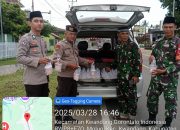 Kebersamaan TNI-Polri dalam Berbagi Takjil untuk Masyarakat