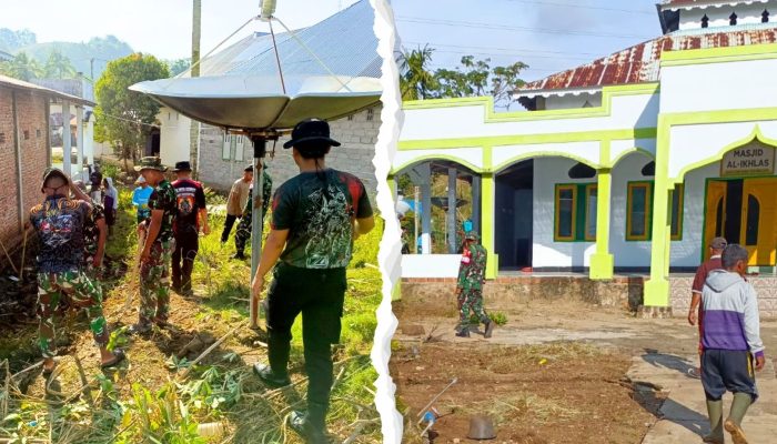 Personel Satgas TMMD Ke-124 Bersihkan Masjid Al-Ikhlas Desa Ombulodata