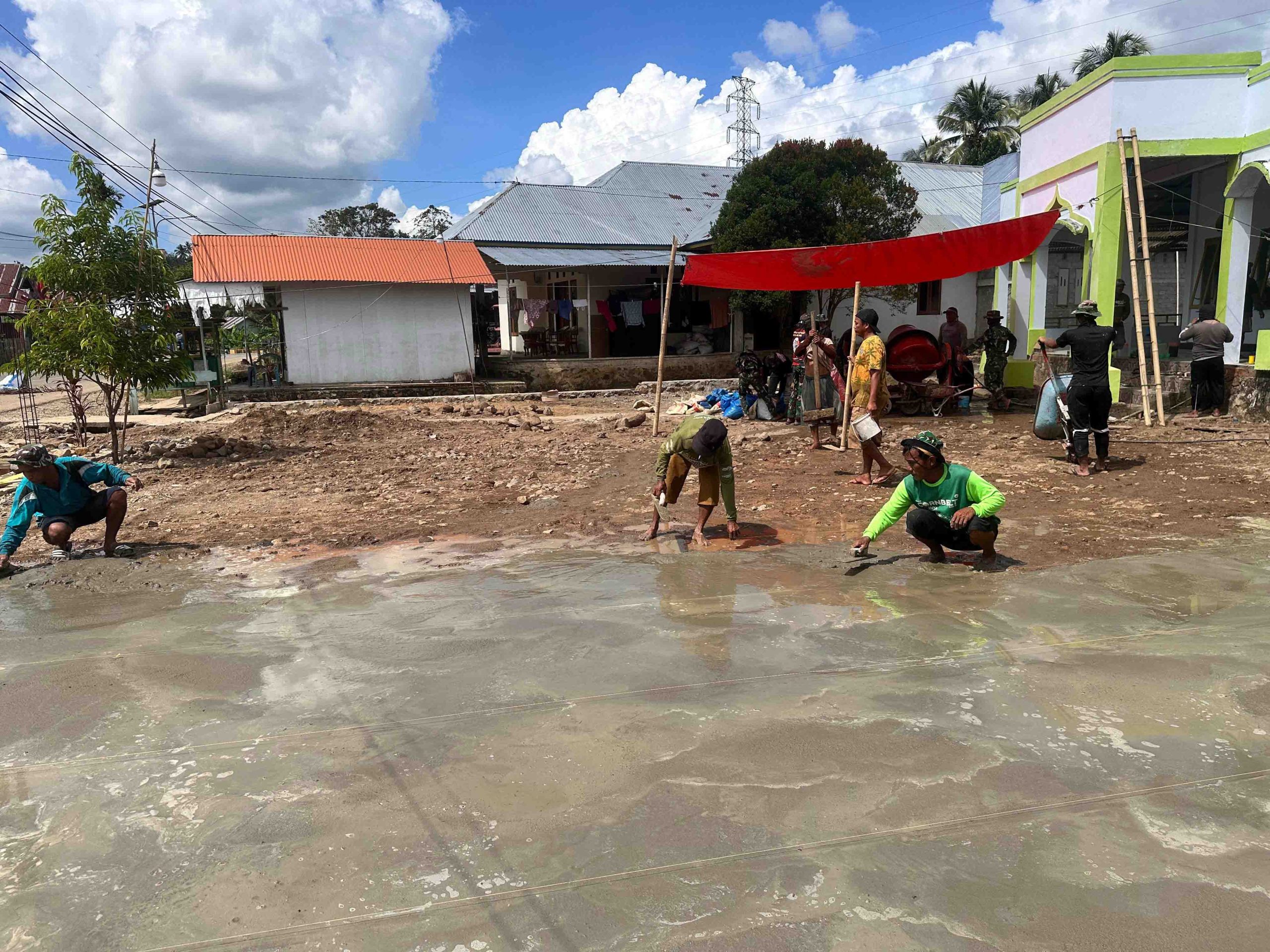 TMMD Ke 124 Pengecoran Halaman Masjid Al-ikhlas Ombulodata