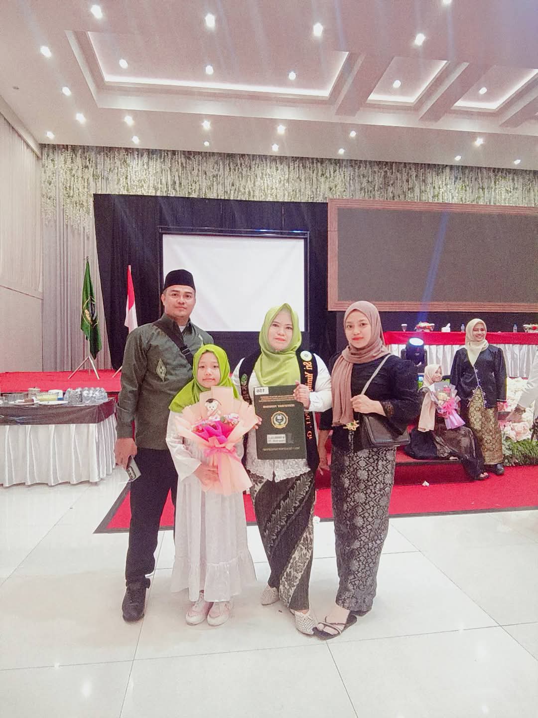 Yuni Bersama Keluarga