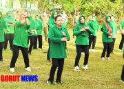 Ketua Persit Ny. Pretty Rayner Ikut Olahraga Bersama dalam Rangka HUT ke-6 Kodim 1314/Gorut