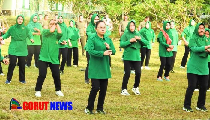 Ketua Persit Ny. Pretty Rayner Ikut Olahraga Bersama dalam Rangka HUT ke-6 Kodim 1314/Gorut