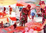 Babinsa Koramil 1314-02/Atinggola Lakukan Pengecekan Harga Sembako di Pasar Gentuma