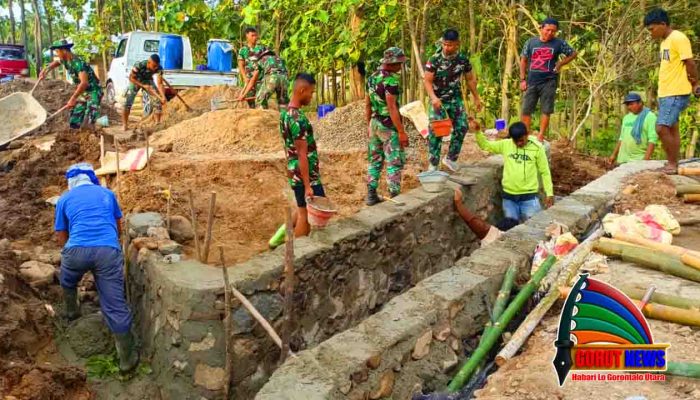 Satgas TMMD Kodim 1314/Gorontalo Utara Bangun Plat Duiker di Jalan Tani Desa Ombulodata