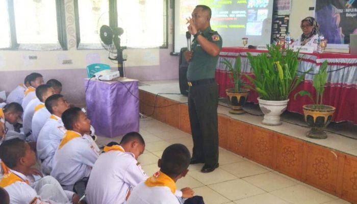 Pasiter Kodim 1314/Gorut Beri Wawasan Kebangsaan Saat MPLS SMAN 1 Kwandang