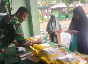 TNI Bersama Bulog Gelar Penjualan Beras Murah di Depan Koramil Atinggola