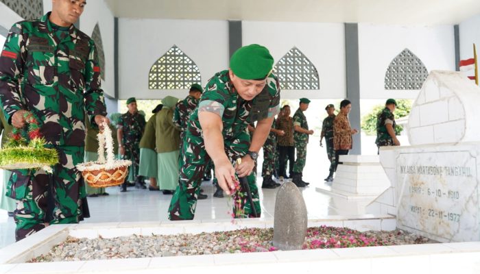 Danrem Hardo Sihotang Pimpin Ziarah ke Makam Pahlawan Nani Wartabone Peringati HUT Korem 133/NW