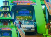 Tolangga Raksasa 24 Meter, Ribuan Kolombengi Hiasi Menara Masjid Al-khairat Dusun Perintis