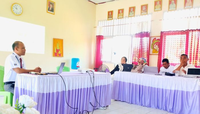Guru SDN 16 Anggrek Antusias Ikuti Sosialisasi Website Erlangga