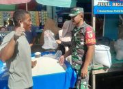 Babinsa Koramil Sumalata Lakukan Pengecekan Harga Sembako di Pasar Minggu Sumalata