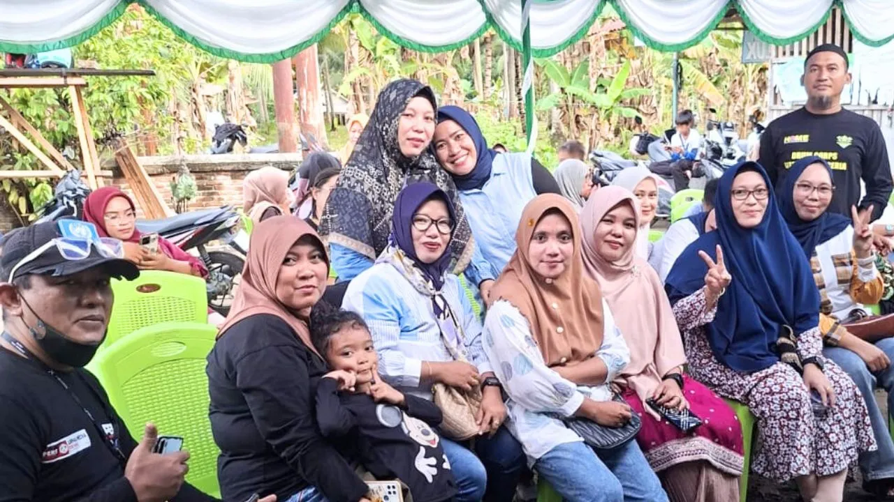 Alumni SMU Negeri 1 Tibawa Angkatan 2004 Gelar Reuni di Kediaman Ibu India