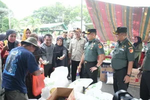 Yonif 713/ST Tuan Rumah Bazaar Murah Hari Juang TNI AD