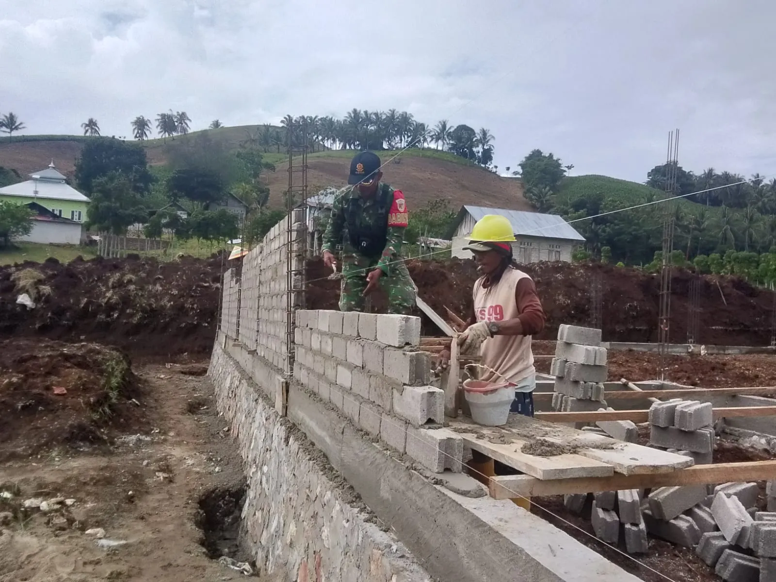 Babinsa Koramil 1314-01/Kwandang Dampingi Koperasi Merah Putih Desa Langge