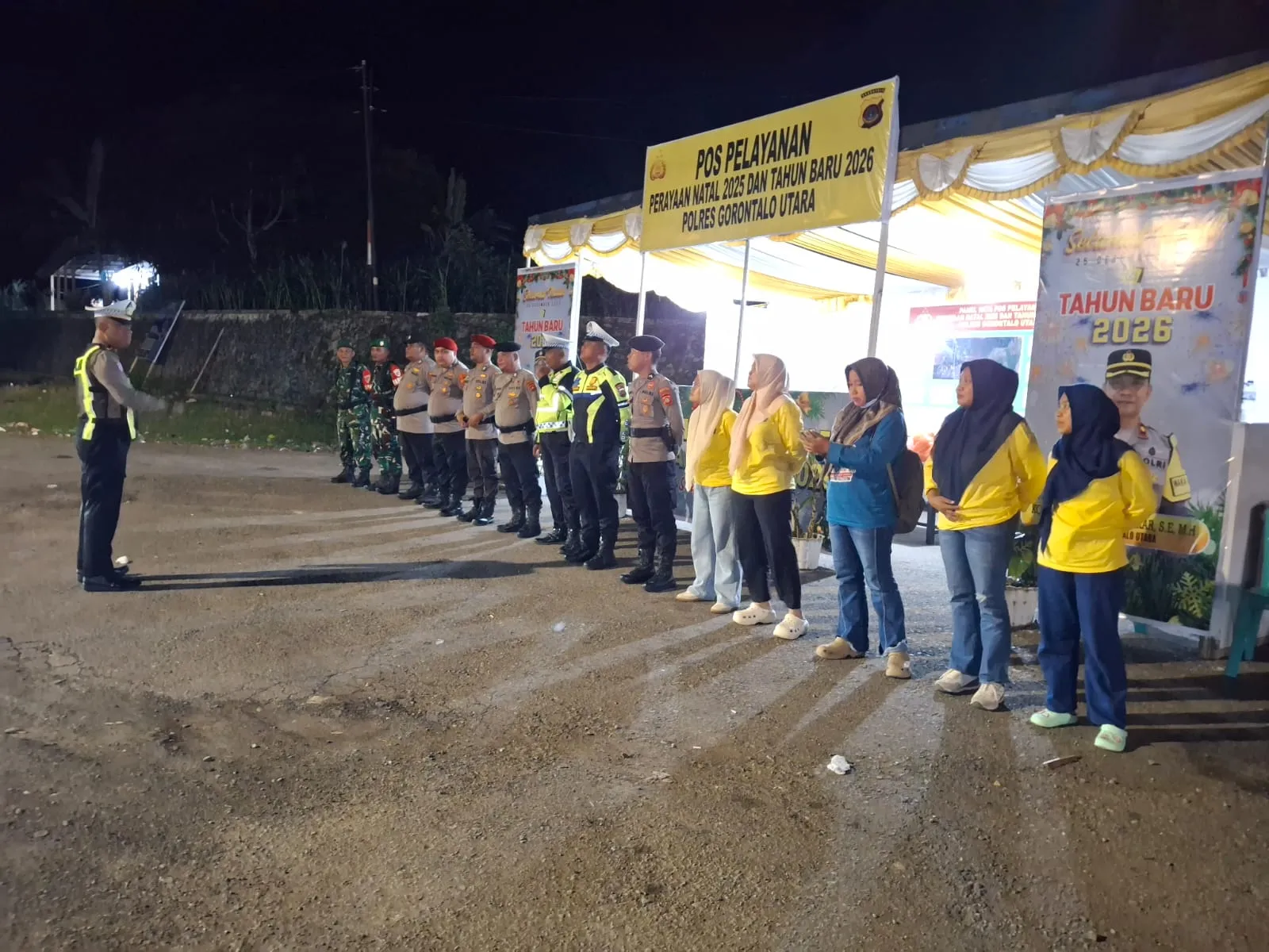 Kodim 1314/Gorut Bersama Polri Siaga di Pos Pelayanan Nataru Pontolo Atas