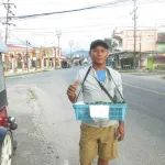 Pagi Jual Lemper, Siang Tarik Bentor: Rutinitas Kasim Ahmad Menghidupi Keluarga