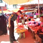 Babinsa Atinggola Pantau Harga Sembako Pasar Gentuma Raya