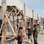 Babinsa Koramil Kwandang Dampingi Pembangunan Koperasi Desa di Hari Libur