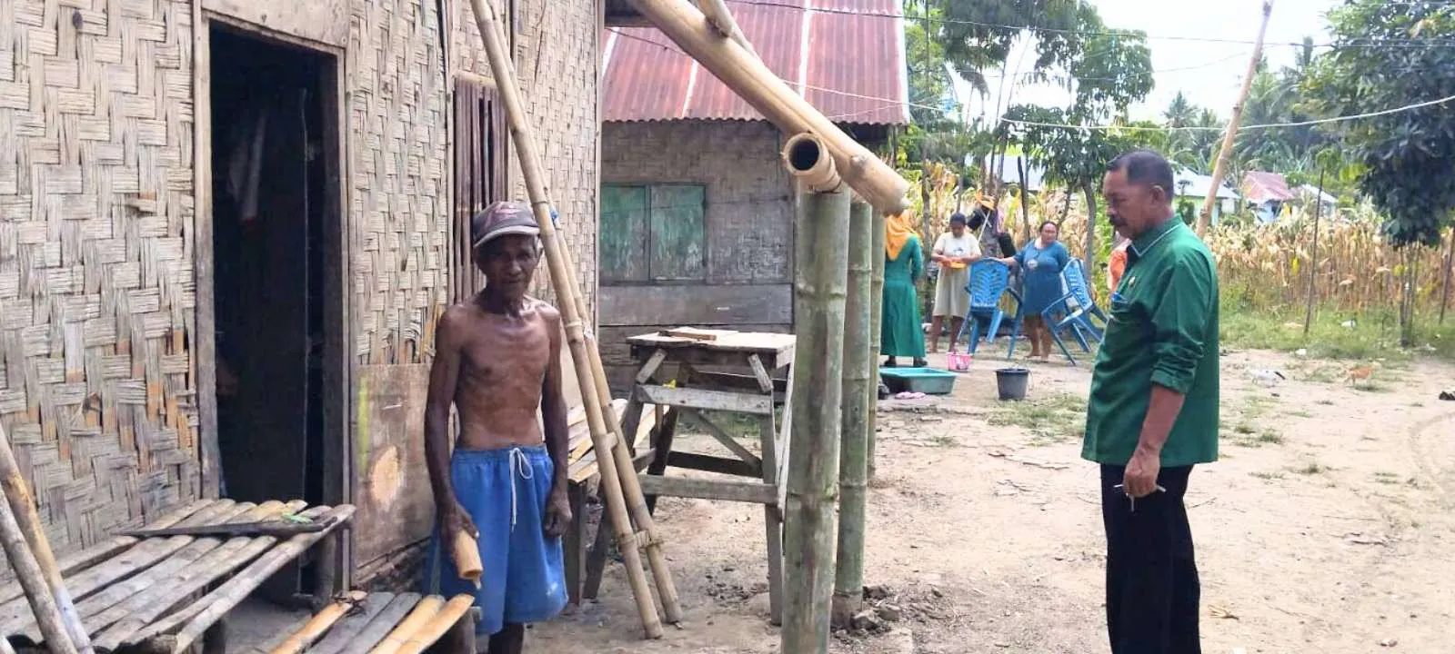 Pemdes Botumoputi Bantu Perbaiki Rumah Warga, Informasi dari Masyarakat Segera Ditindaklanjuti