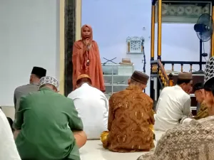 Anisa Silumu Sampaikan Kultum Ramadhan di Masjid Al-Istiqlal Botumoputi