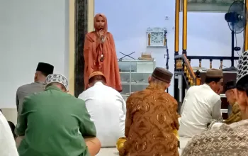 Anisa Silumu Sampaikan Kultum Ramadhan di Masjid Al-Istiqlal Botumoputi