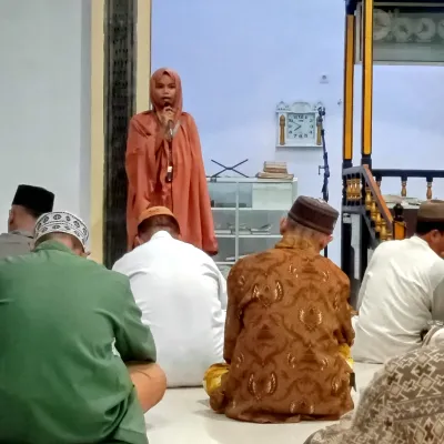 Anisa Silumu Sampaikan Kultum Ramadhan di Masjid Al-Istiqlal Botumoputi