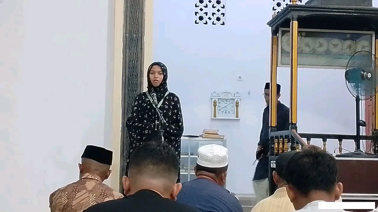 Santri Al-Falah Limboto Sampaikan Kultum tentang Pembentukan Takwa di Masjid Al-Istiqlal Botumoputi