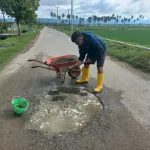 Aleg DPRD Kabupaten Gorontalo Tambal Jalan Demi Keselamatan Warga
