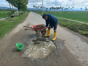 Aleg DPRD Kabupaten Gorontalo Tambal Jalan Demi Keselamatan Warga