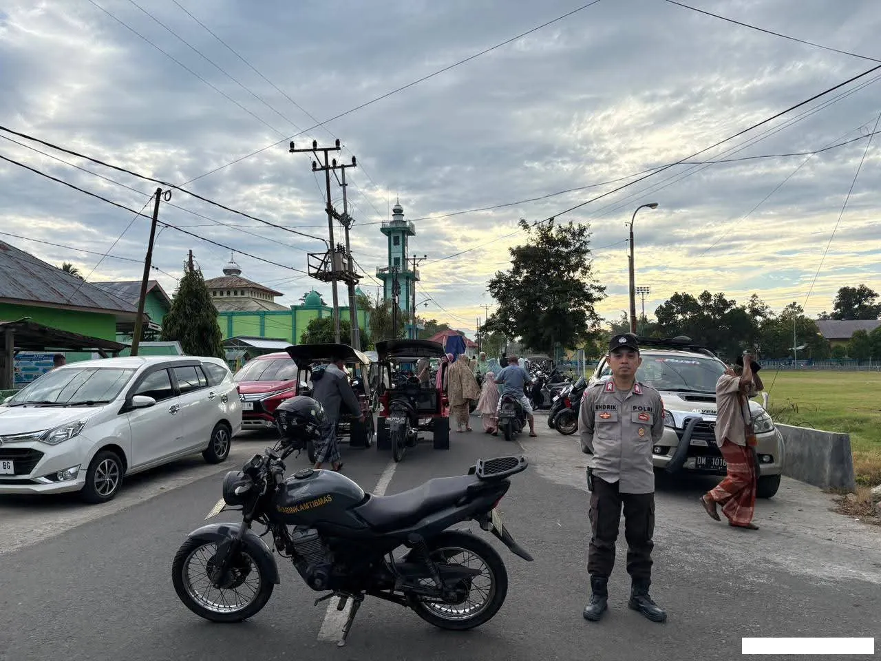Pengamanan Sholat Id, Polsek Limboto Barat Siaga di Desa Pone
