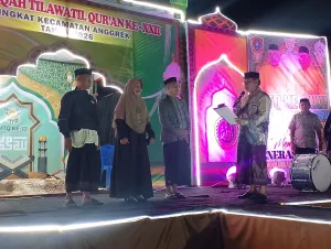 Sekda Gorontalo Utara Suleman Lakoro Kukuhkan 3 Dewan Hakim MTQ ke-XXII di Desa Putiana