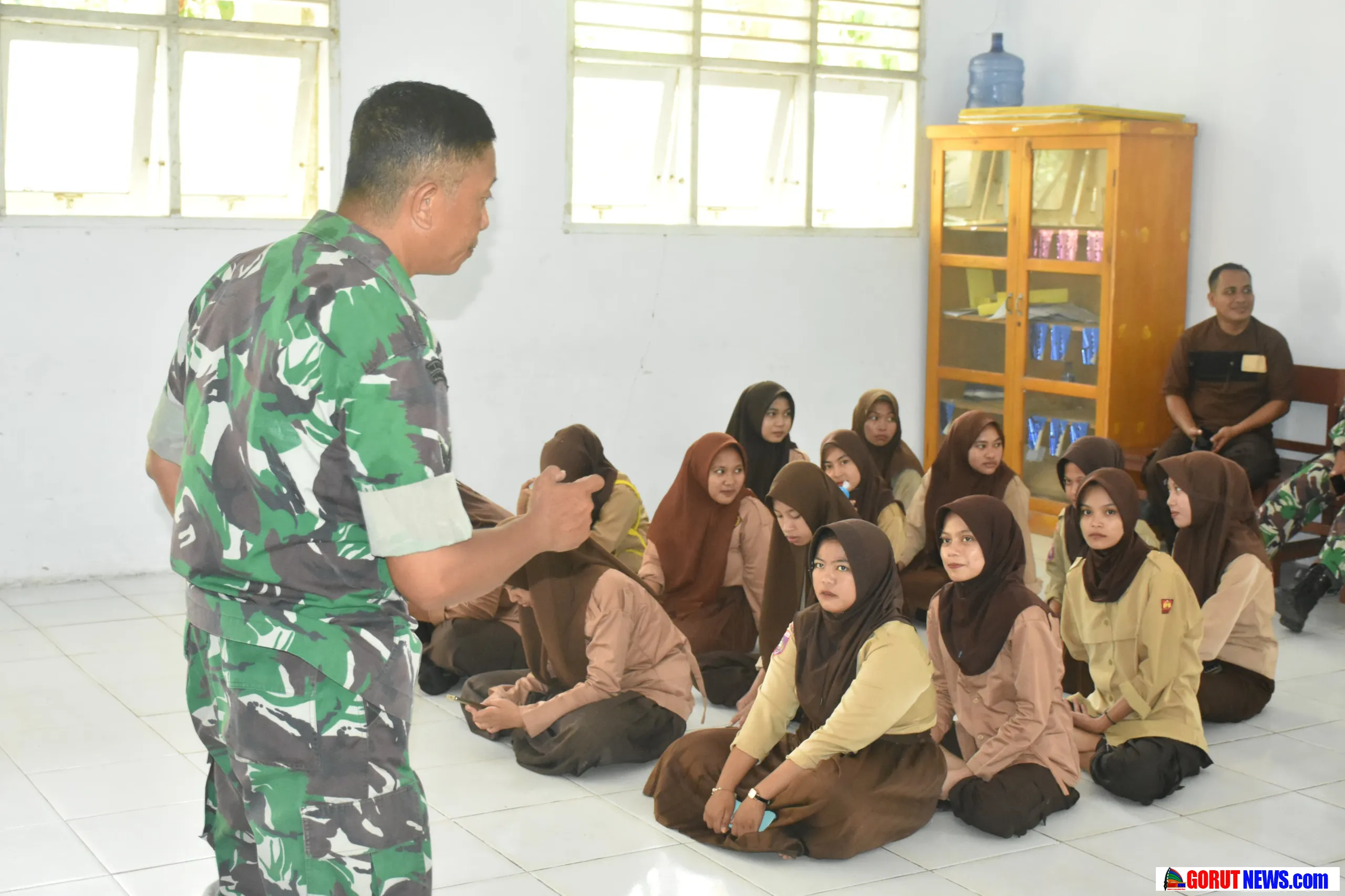Tanamkan Jiwa Nasionalisme Sejak Dini, Satgas TMMD ke-128 Berikan Penyuluhan Wawasan Kebangsaan di SMKN 1 Botumoito